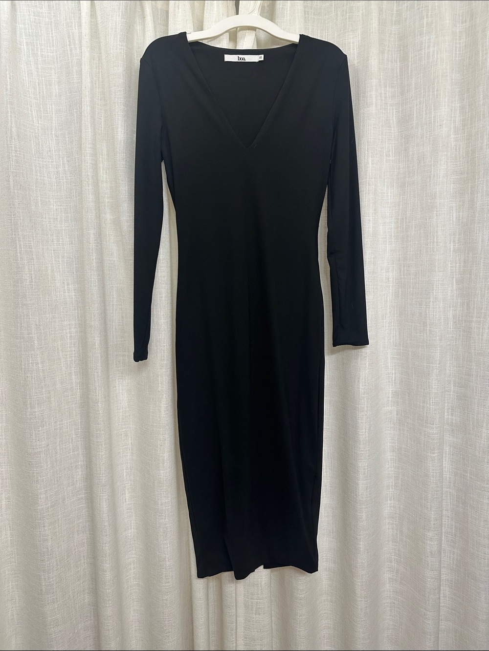 BOA Minimalist Black V-Neck Long Sleeve Dress